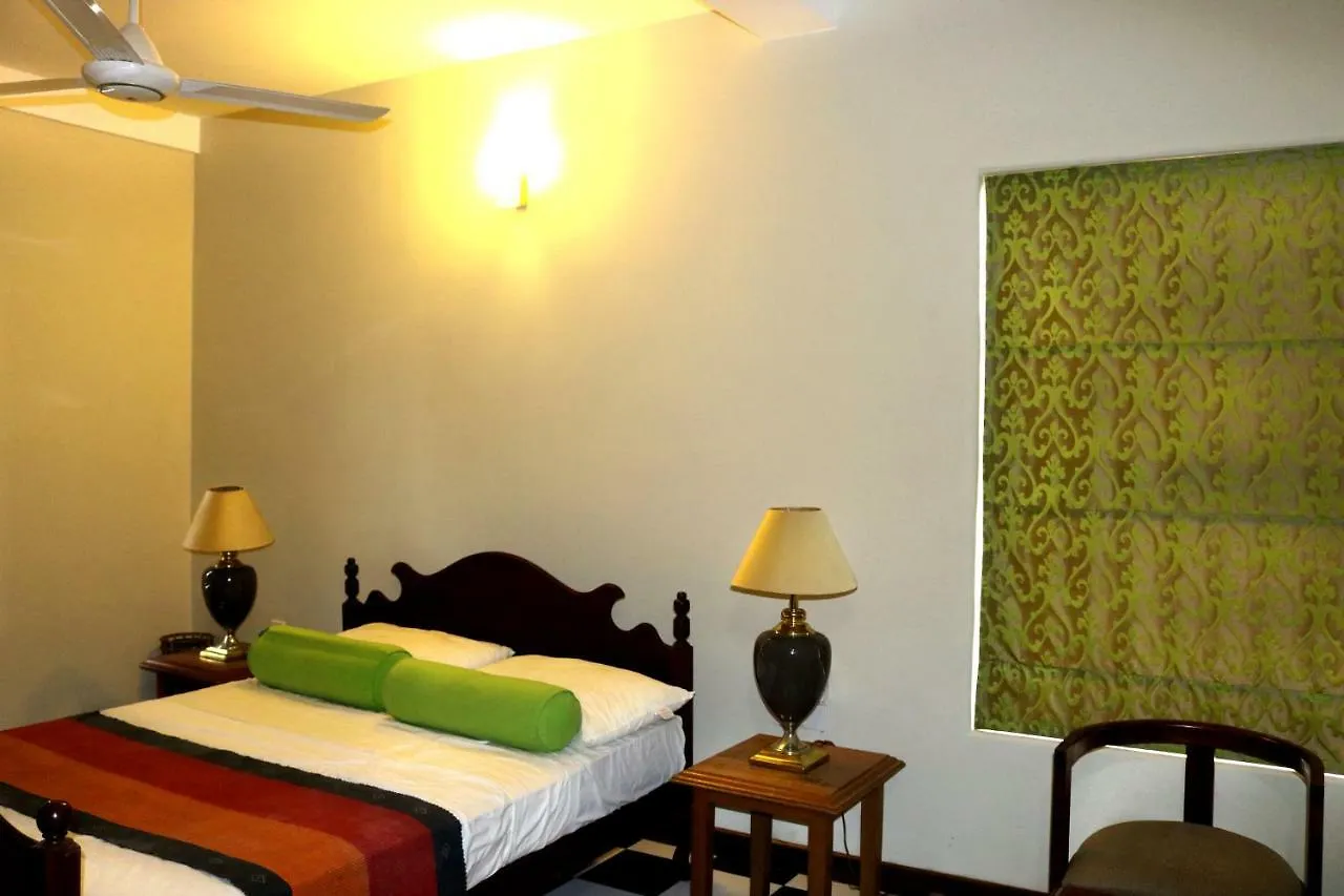 Earl'S Red Kandy Hotel