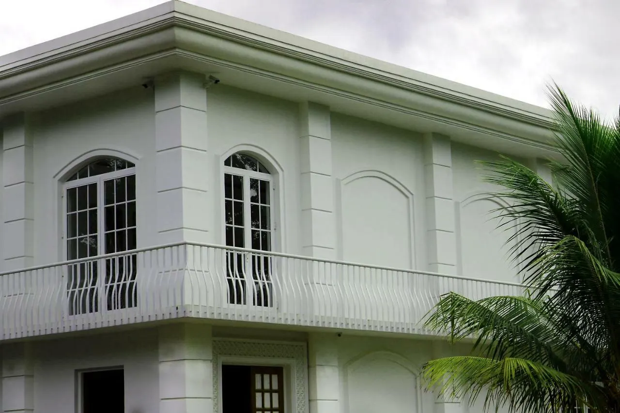 Earl'S Red Kandy Hotel
